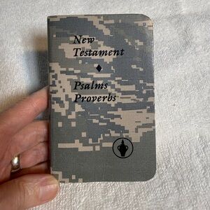 New Testament Psalms Proverbs Pocket size Bible Book - Religious
